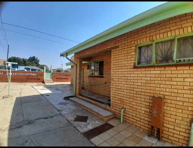 3 BEDROOM HOUSE FOR SALE IN MABOPANE  UNIT B